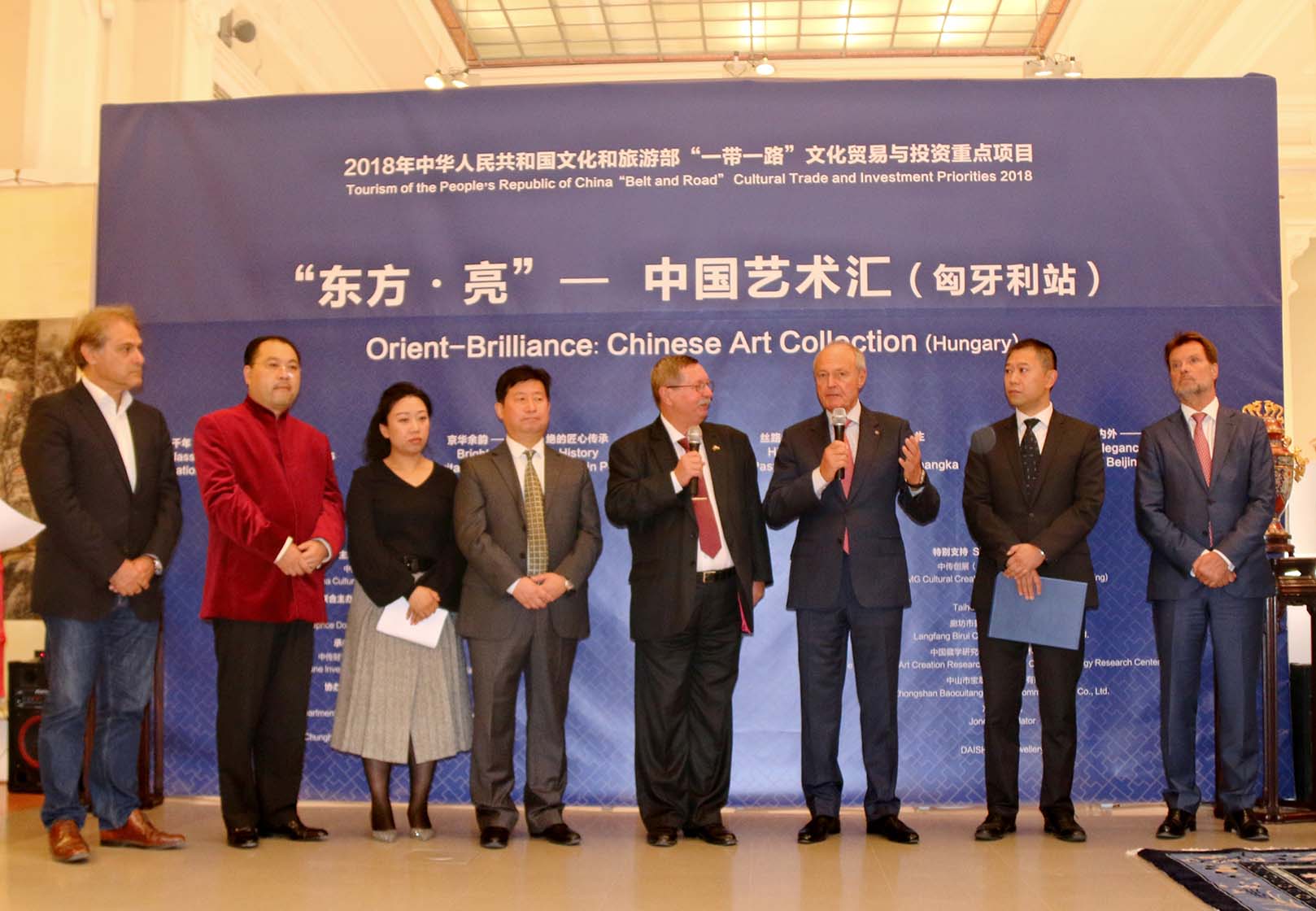 太和木作皇宮椅閃耀多瑙河畔 匈牙利前總理邁杰希高度贊賞
